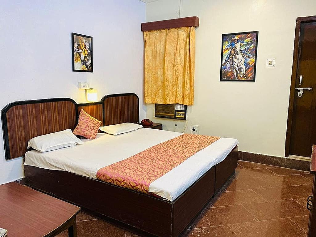 Hotel Prayag Deluxe Room 3