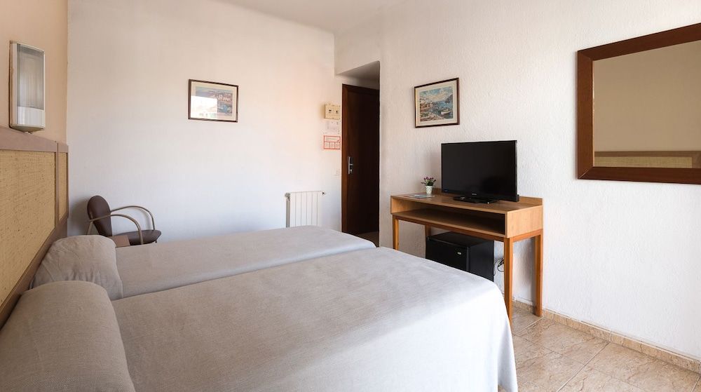Quadruple Room (3 adults and 1 child)