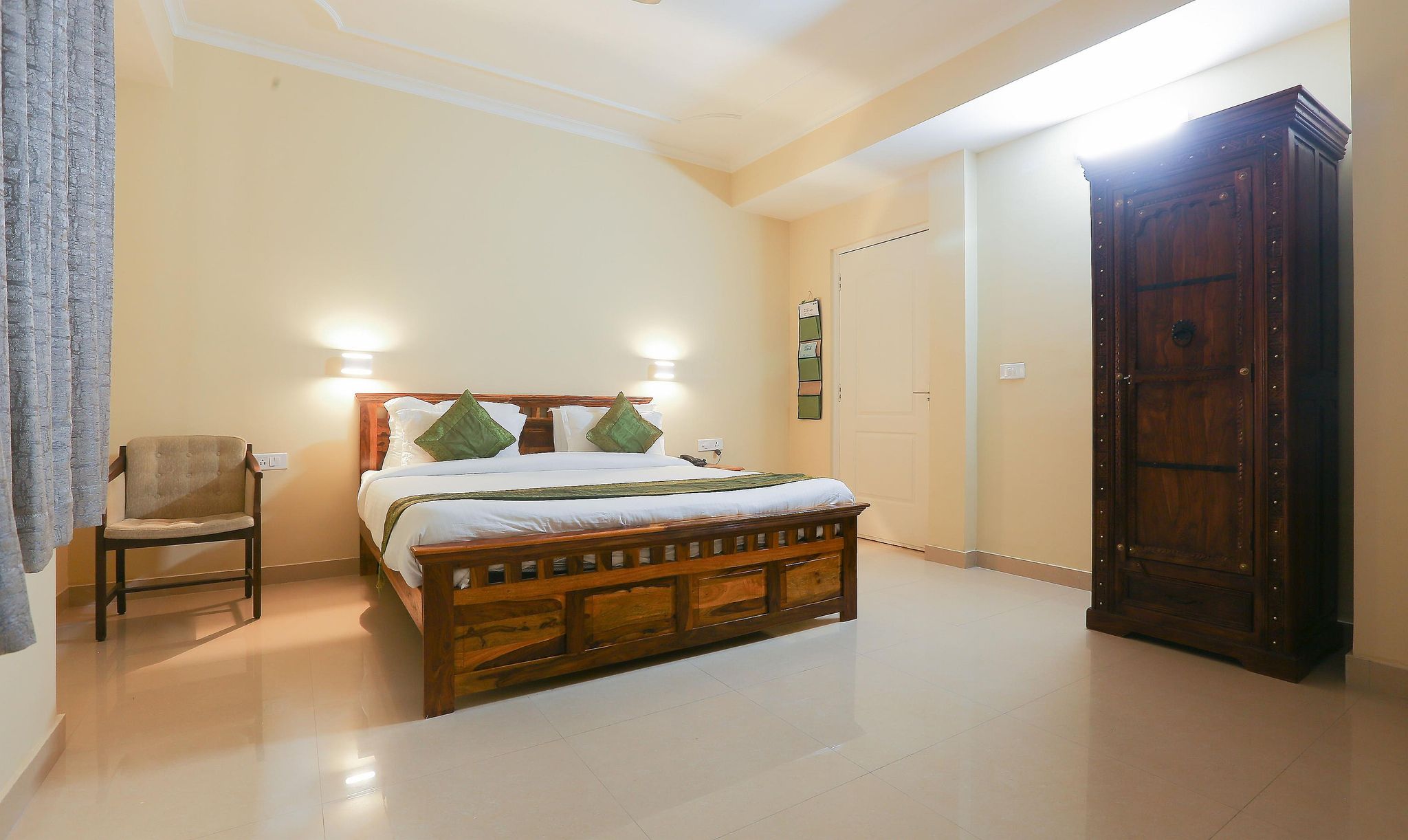 Treebo The Anchorage Malviya Nagar Deluxe Double Room 3