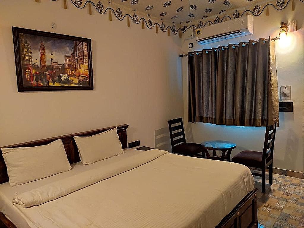 The Timber Garden Adventure Club Greek Room