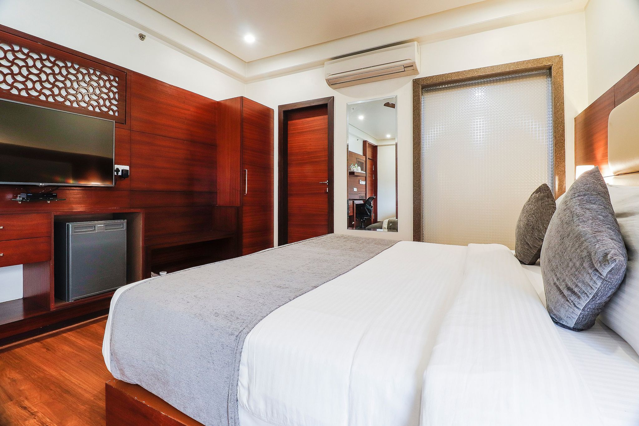 JAIPUR CENTRAL Deluxe Room With Work Desk 14