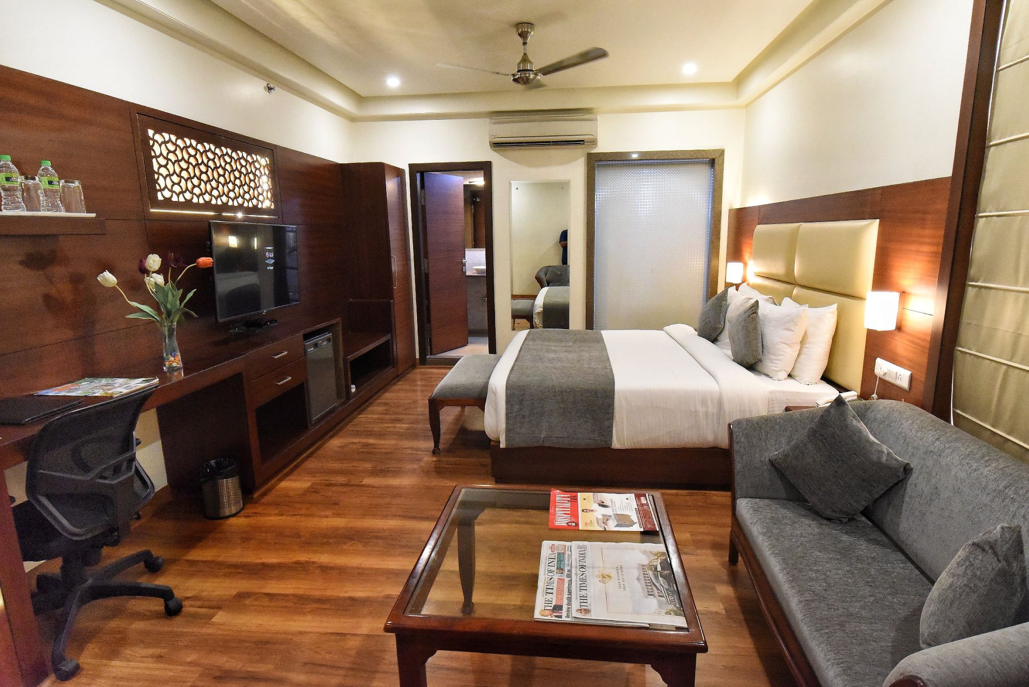 JAIPUR CENTRAL Deluxe Room With Work Desk 2