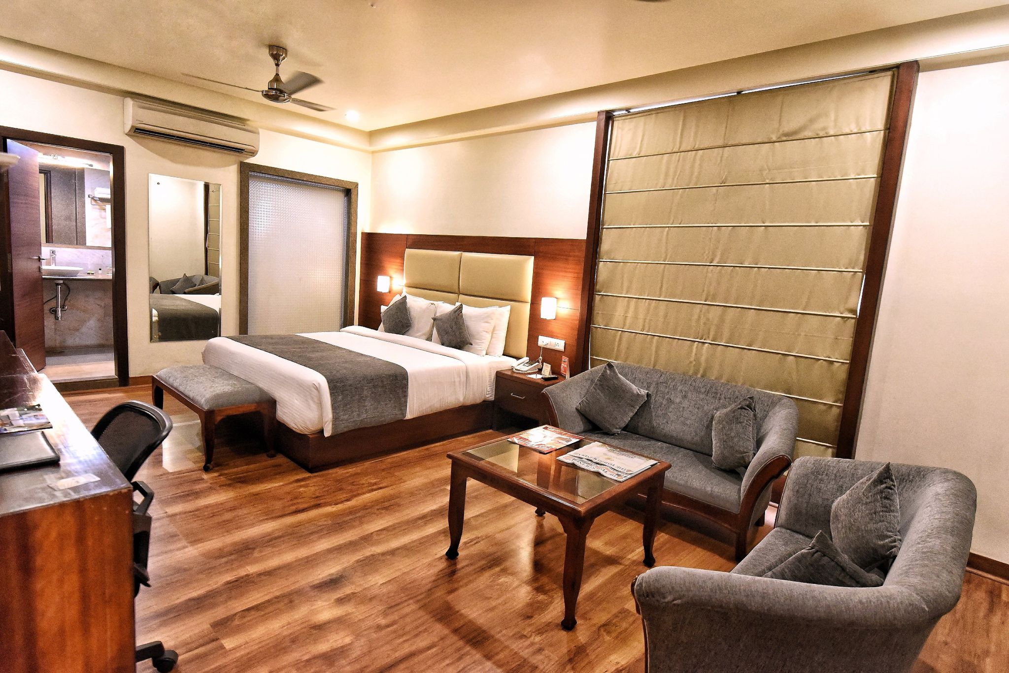 JAIPUR CENTRAL Deluxe Room With Work Desk 5