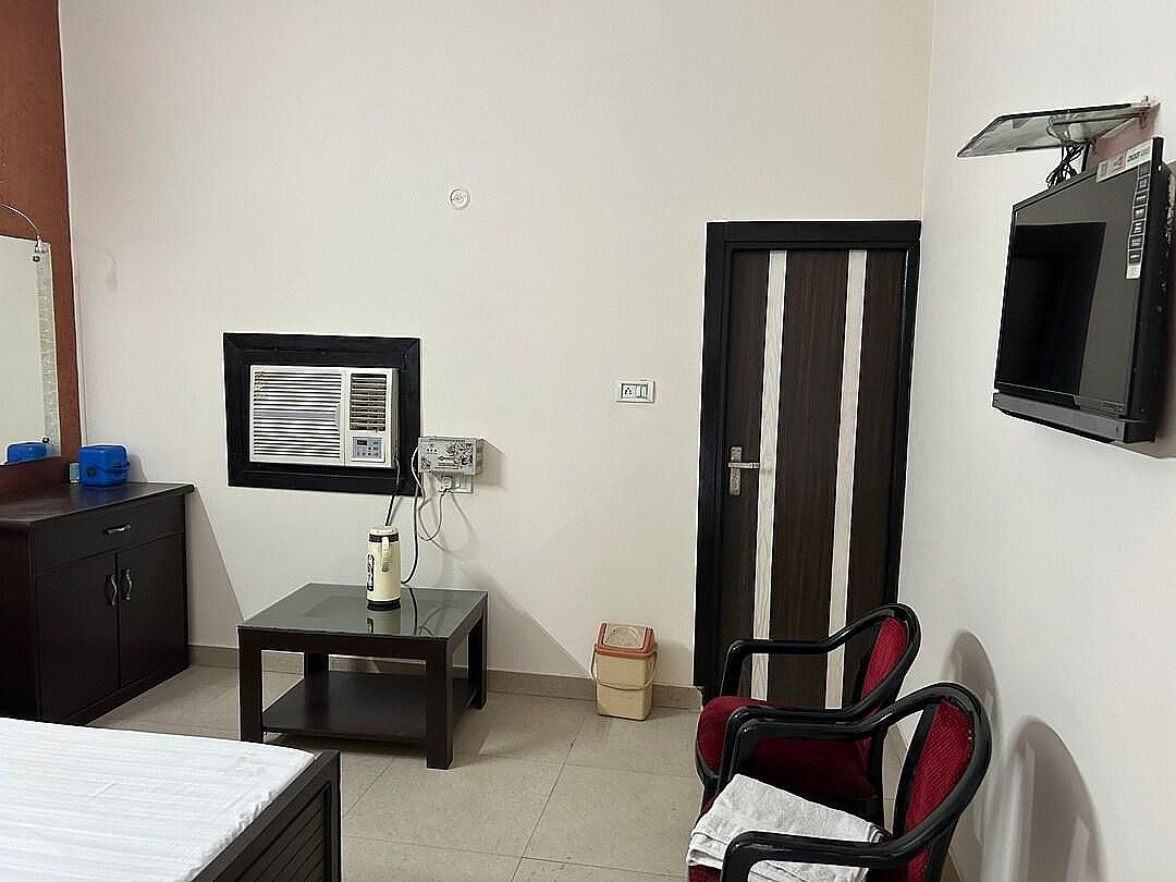 undefined Hotel Tourist Bar & Restaurant 8