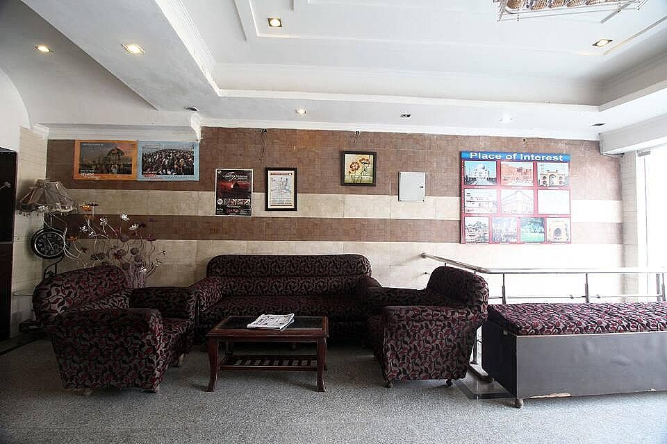 undefined Hotel Globe Meridian 3