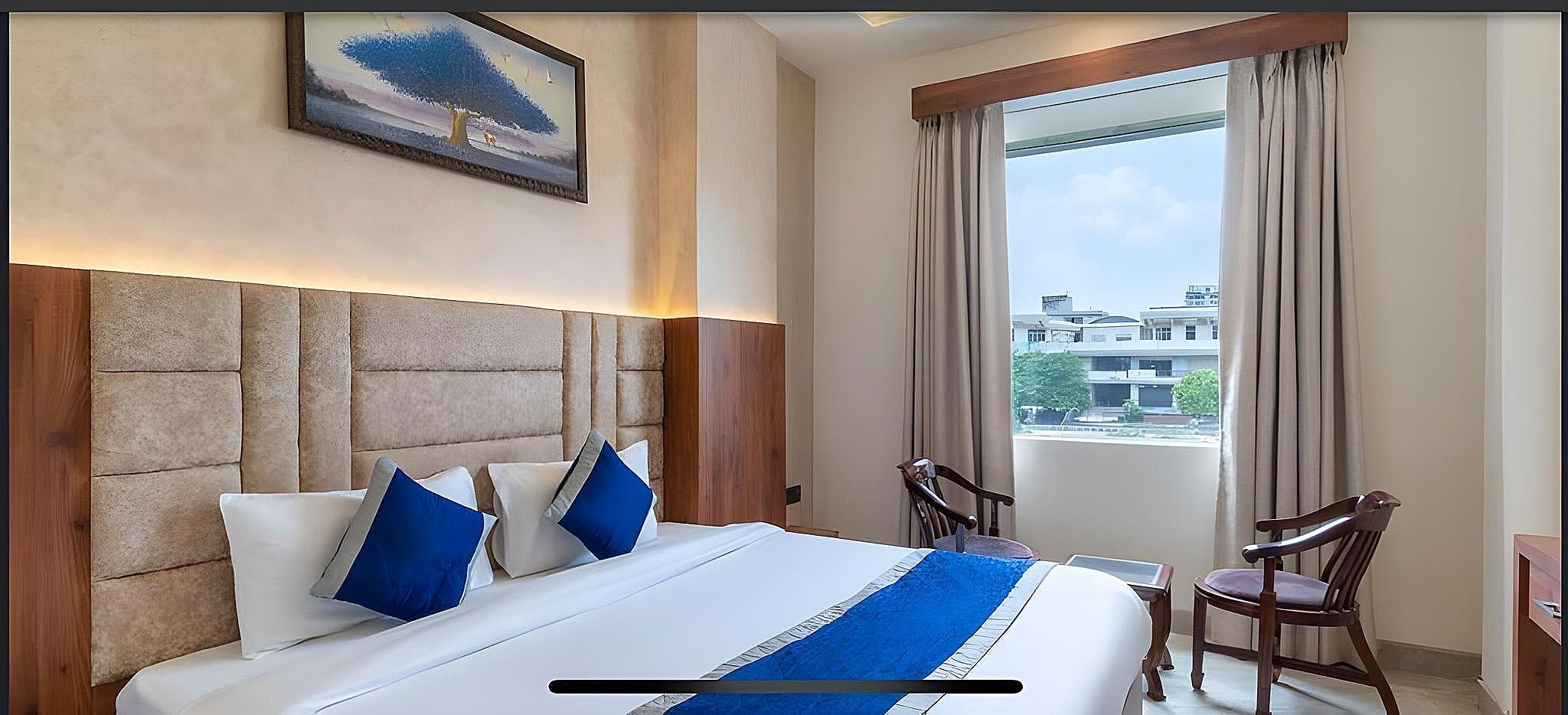 Deluxe Room with King Bed - Non-Smoking