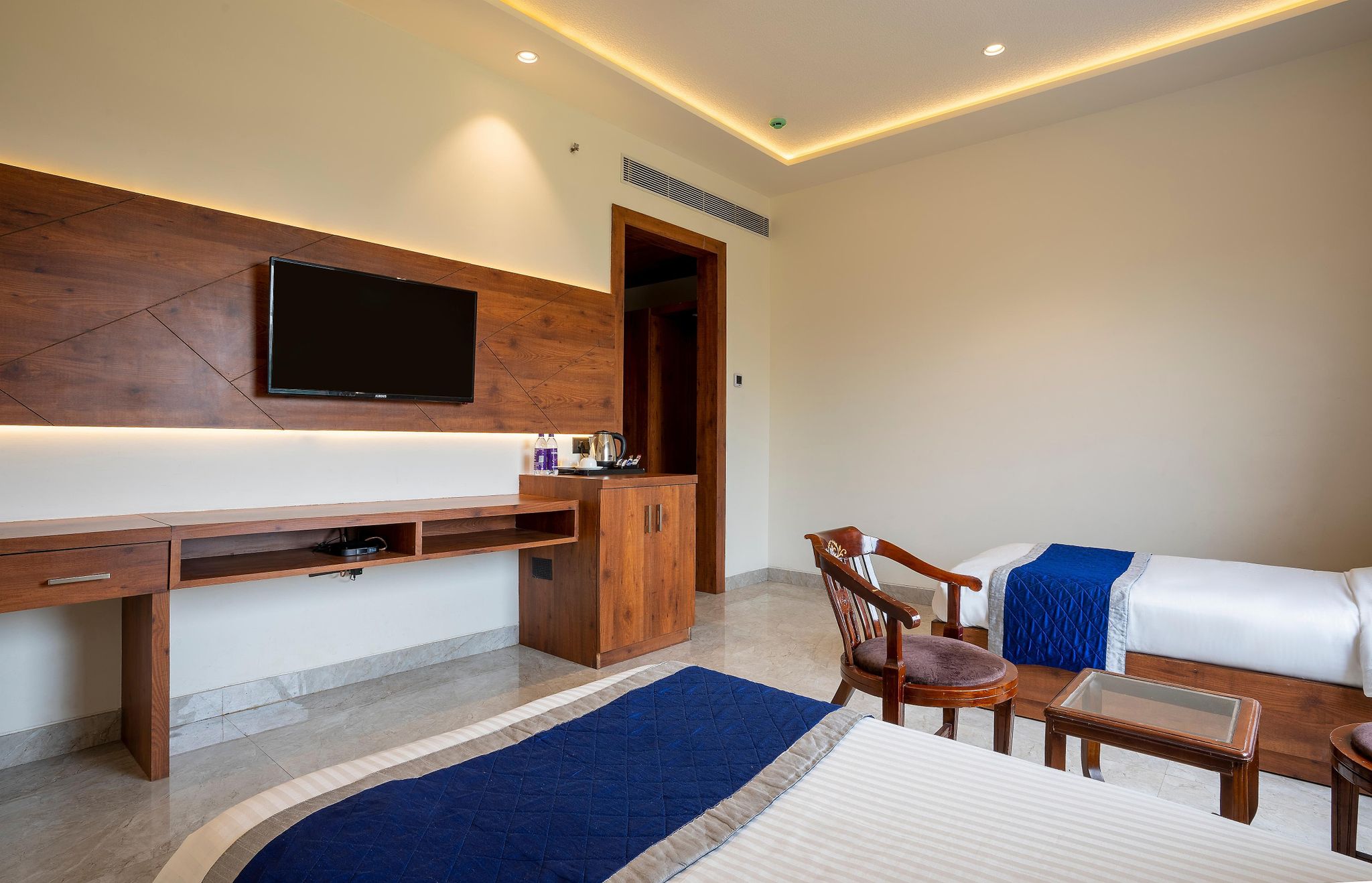 Hotel Taj Pearl Deluxe Twin Bed Room 4