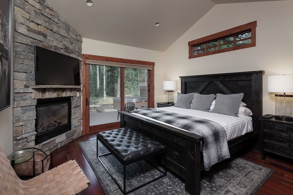 Four-Bedroom Luxury Home 02