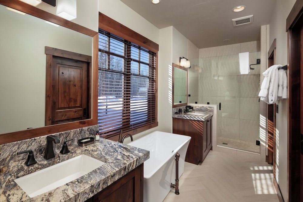 Four-Bedroom Luxury Home 16