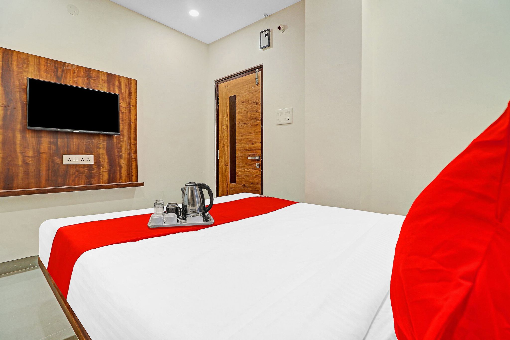 Hotel O by OYO Night Eye Classic 6