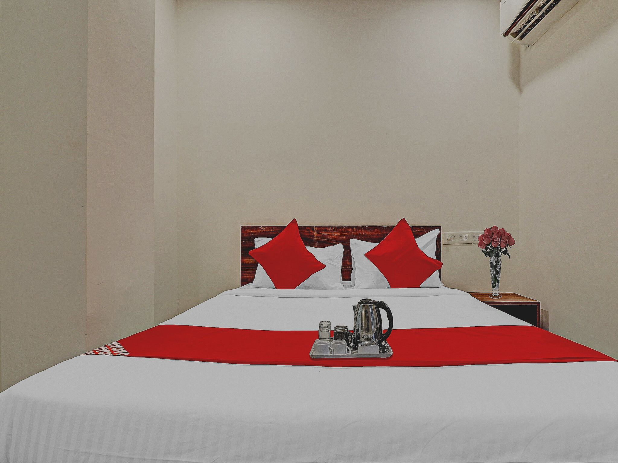 Hotel O by OYO Night Eye Classic 11