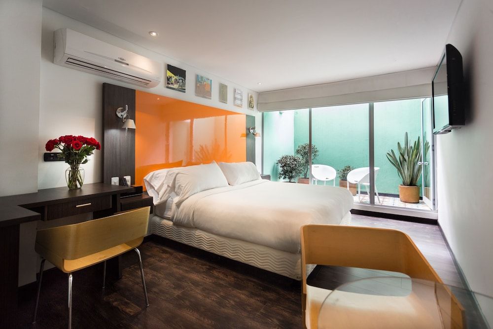 104 Art Suites Standard Room 4