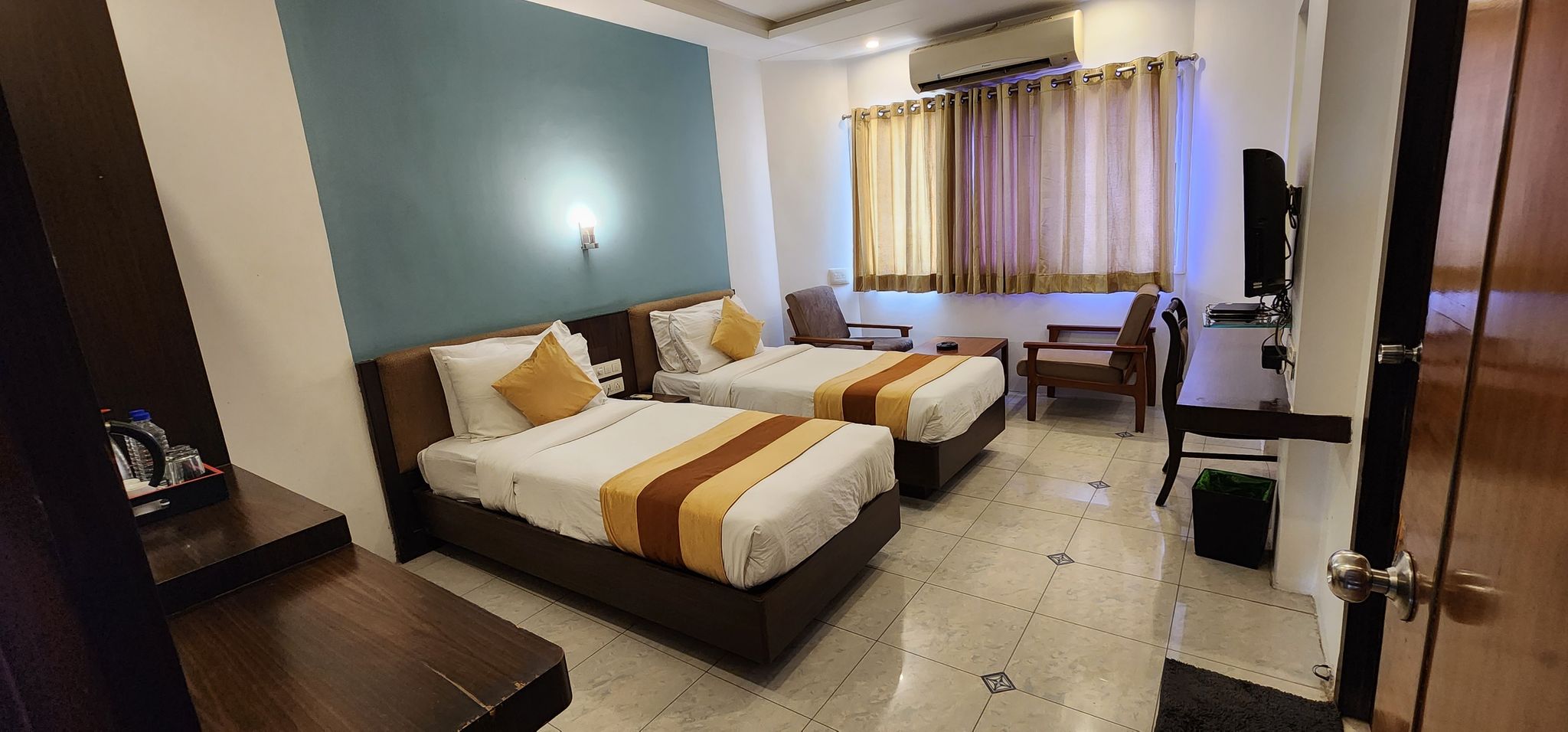 Deluxe Twin Bed Room