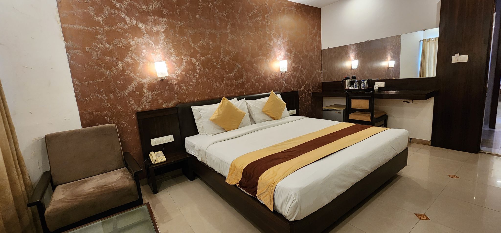 Hotel Kanak Deluxe King Bed Rooms 2
