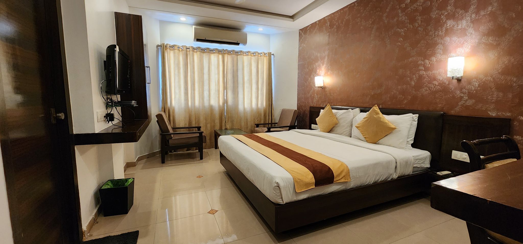 Hotel Kanak Deluxe King Bed Rooms 3