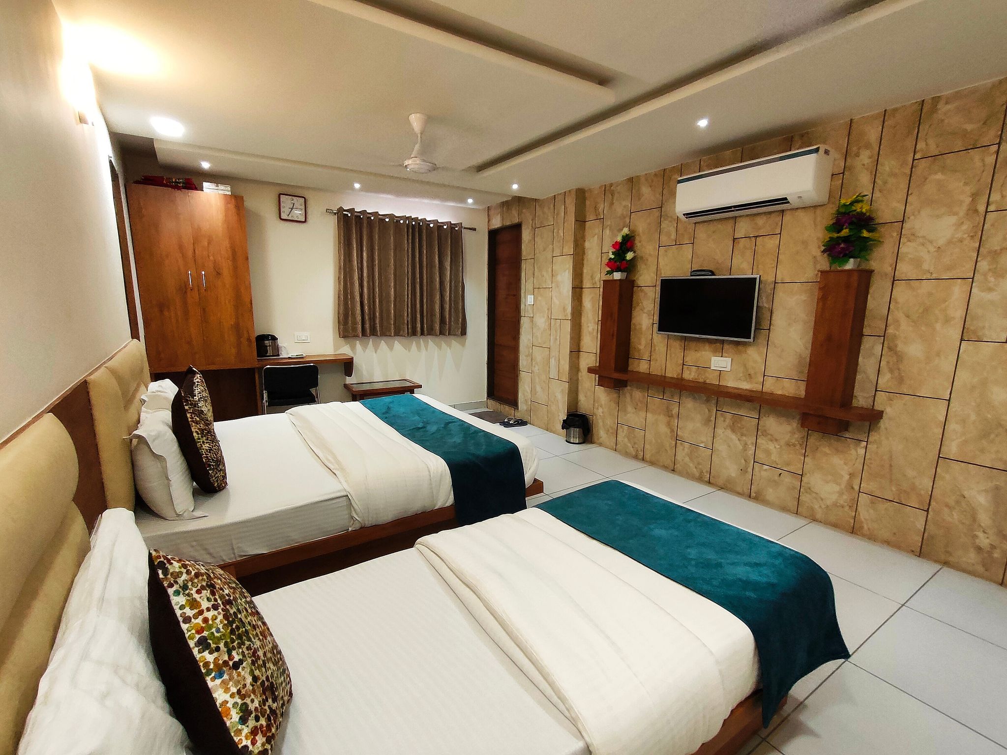 Executive Triple Bed AC