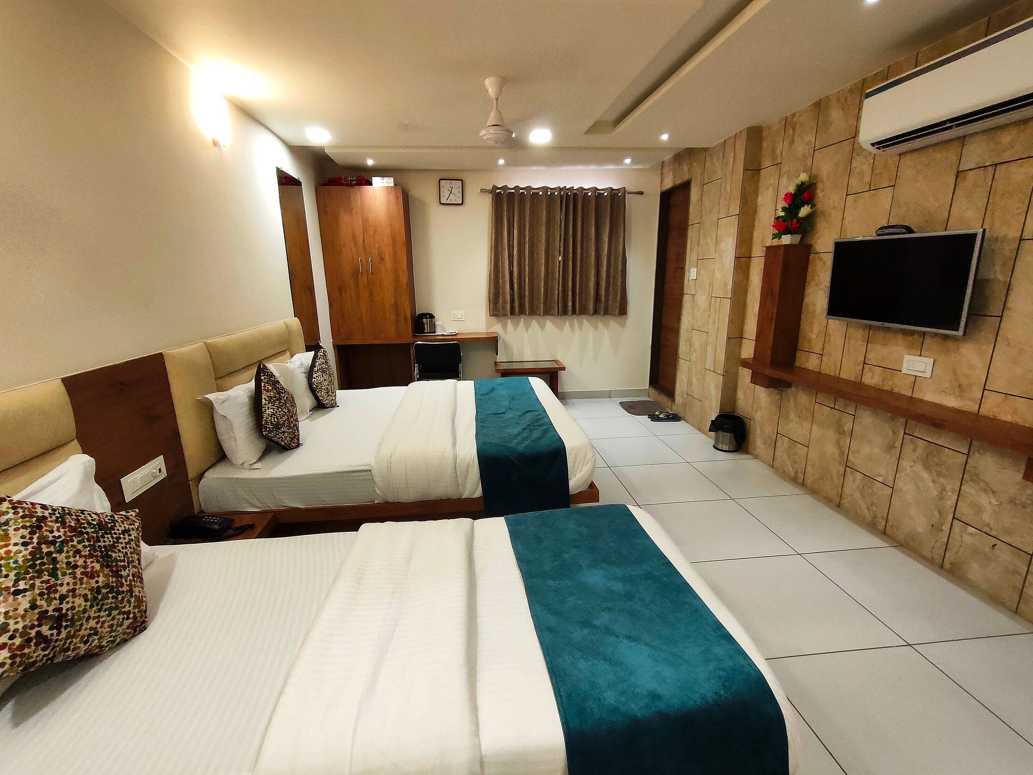 Executive Triple Bed AC