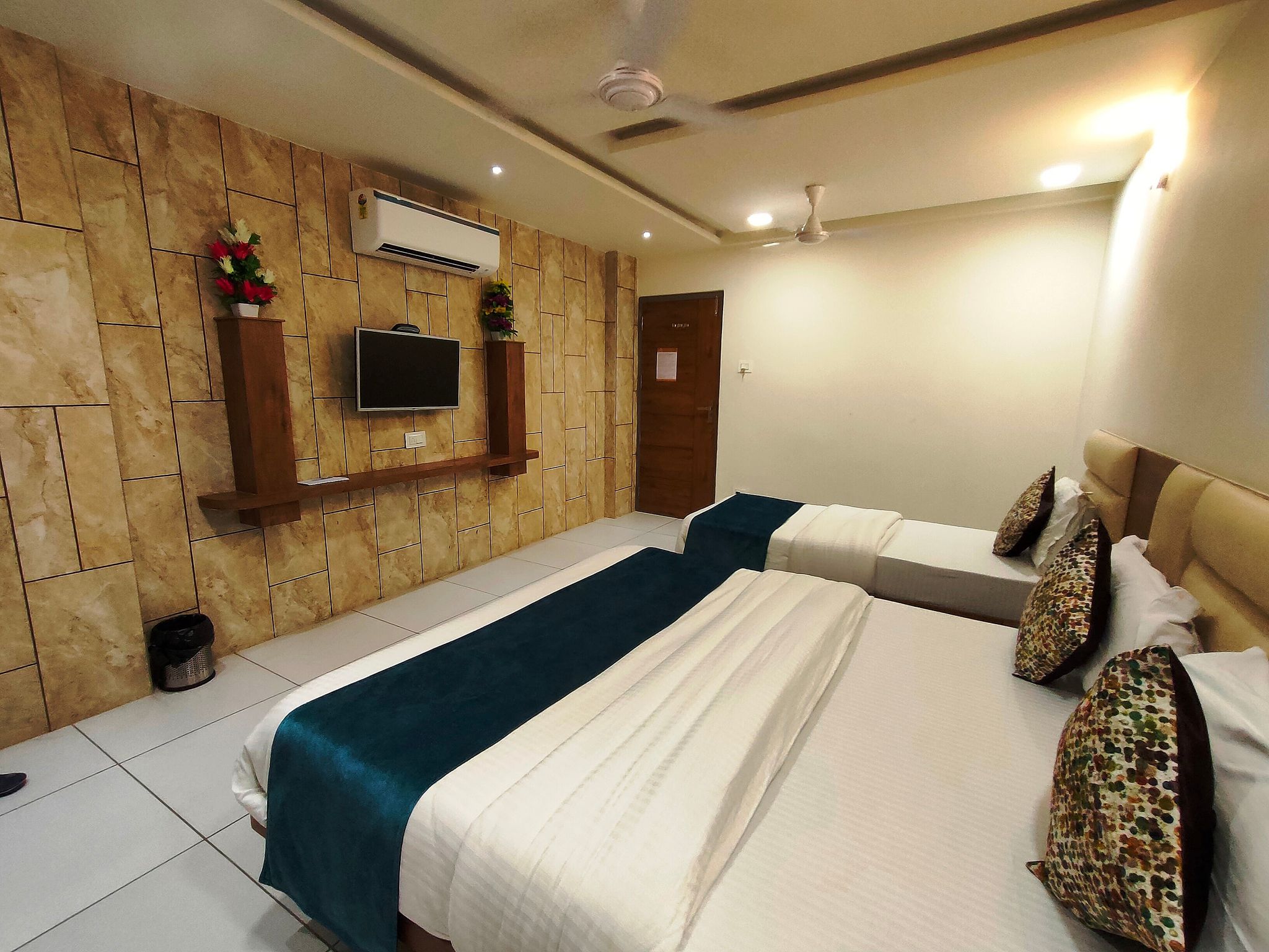 Executive Triple Bed AC