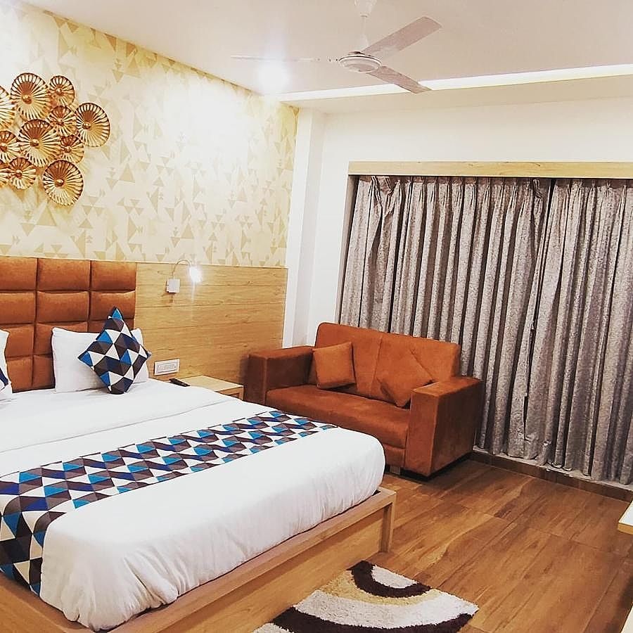 HOTEL ASIANA DELUXE DOUBLE ROOM 9