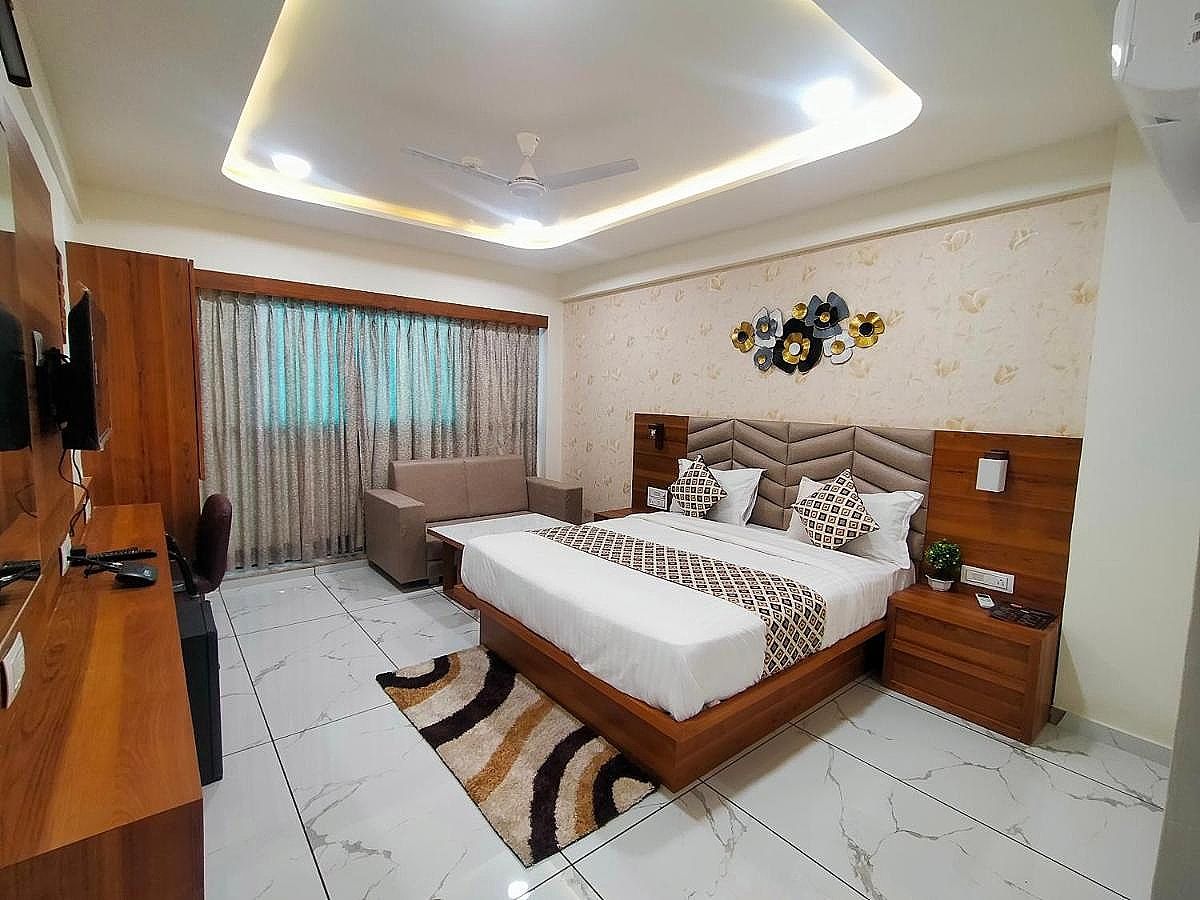 HOTEL ASIANA DELUXE DOUBLE ROOM 8
