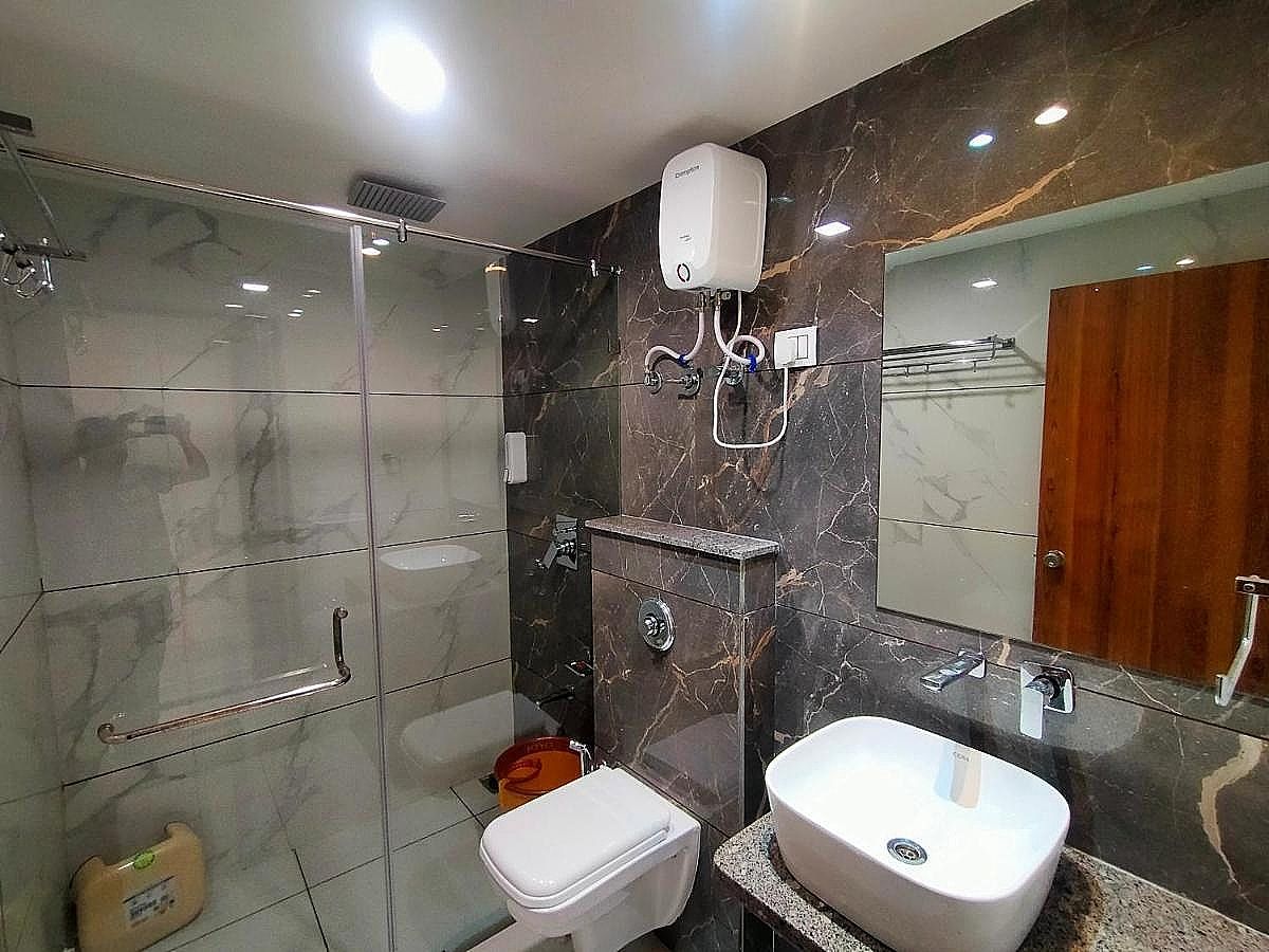 HOTEL ASIANA DELUXE DOUBLE ROOM 16