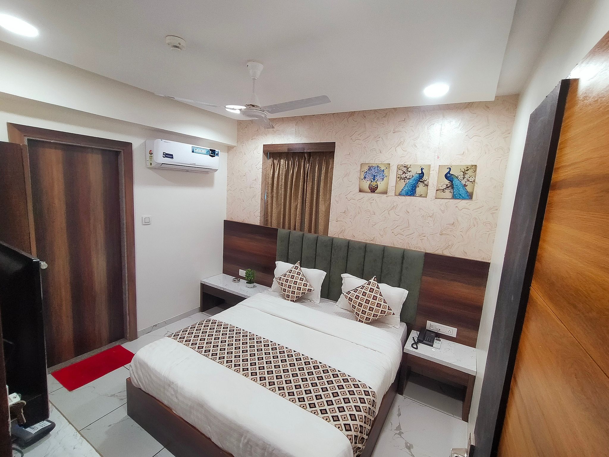 HOTEL ASIANA DELUXE DOUBLE ROOM 10