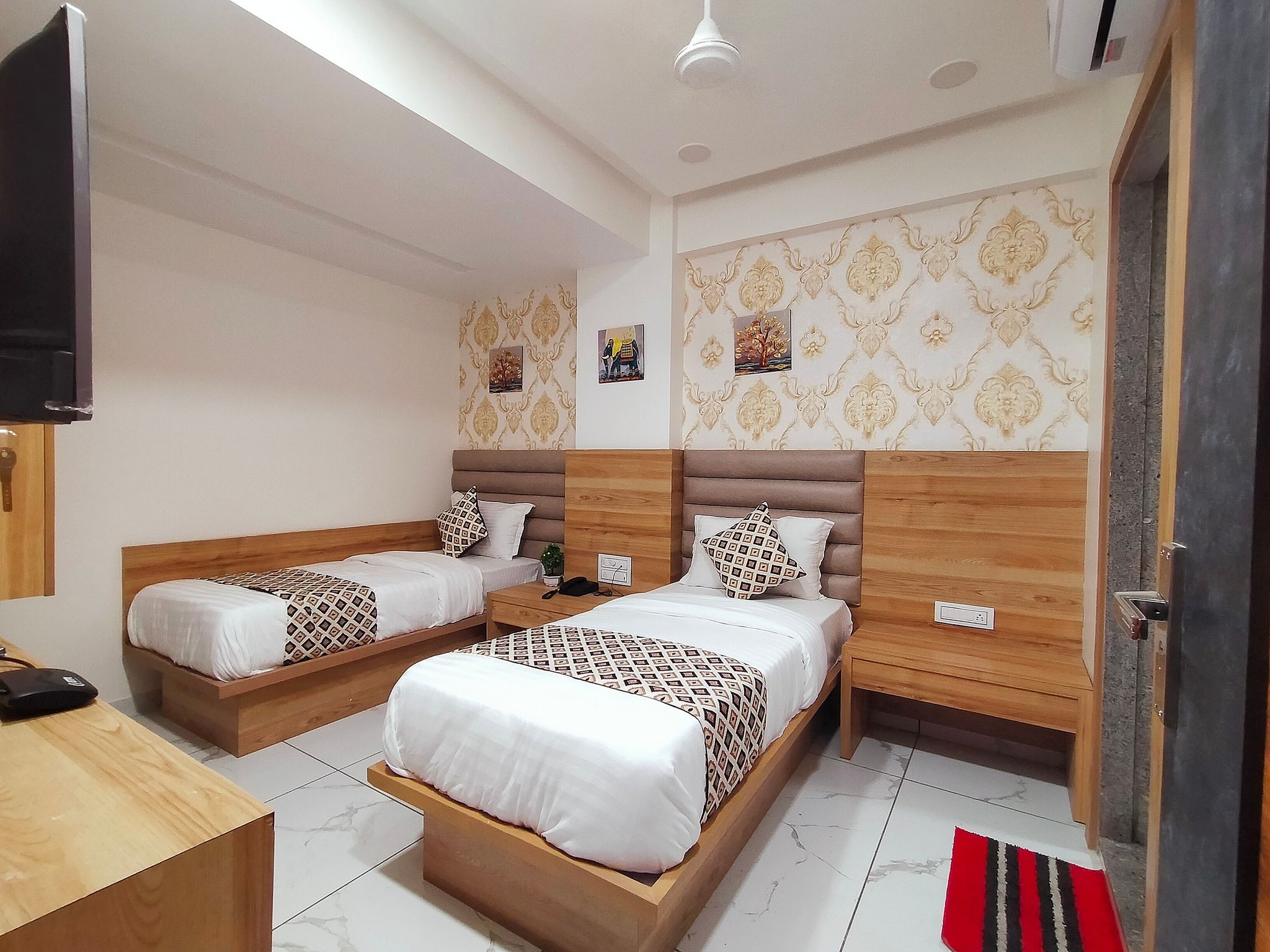 HOTEL ASIANA DELUXE DOUBLE ROOM 12