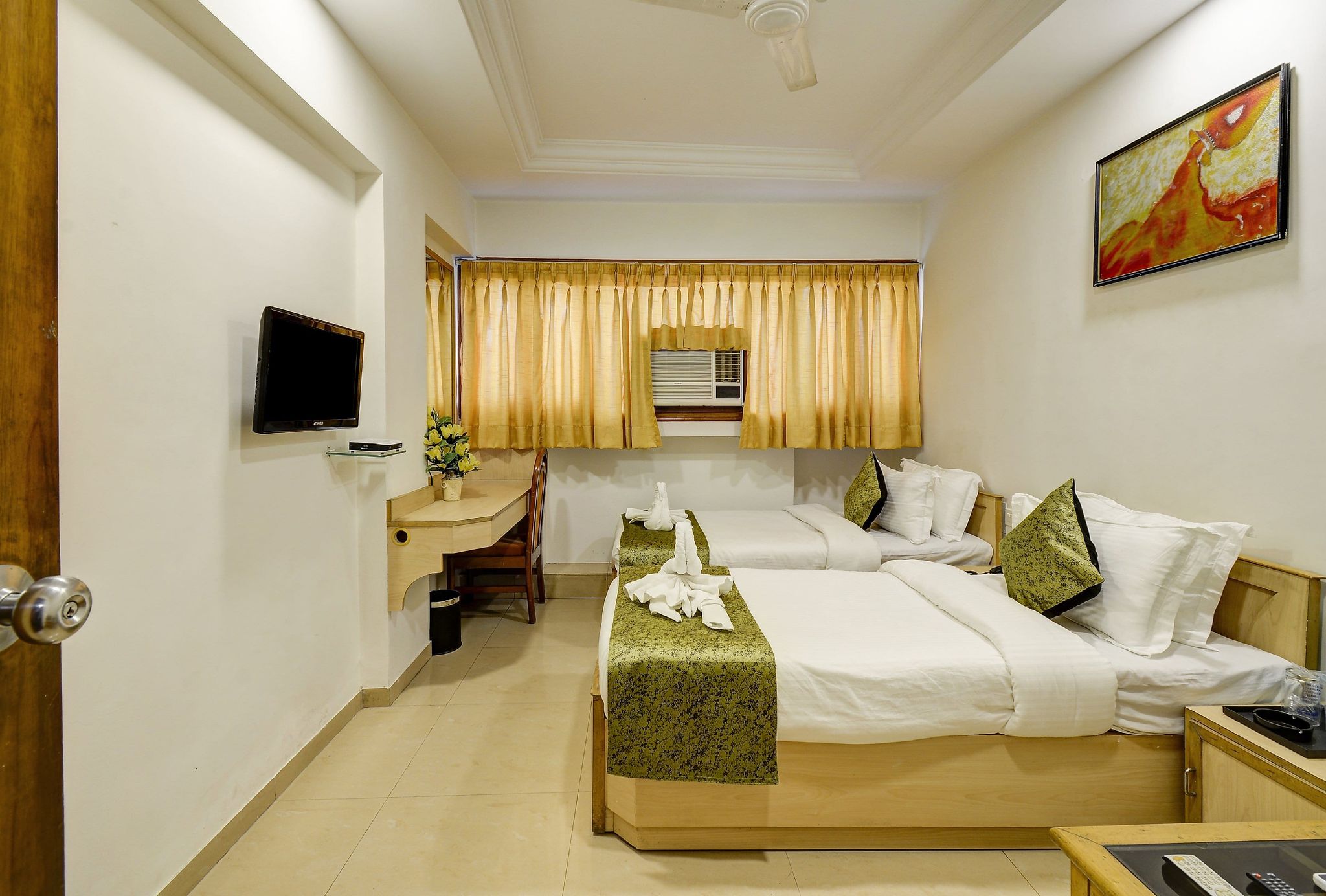 Deluxe Twin Bed Room