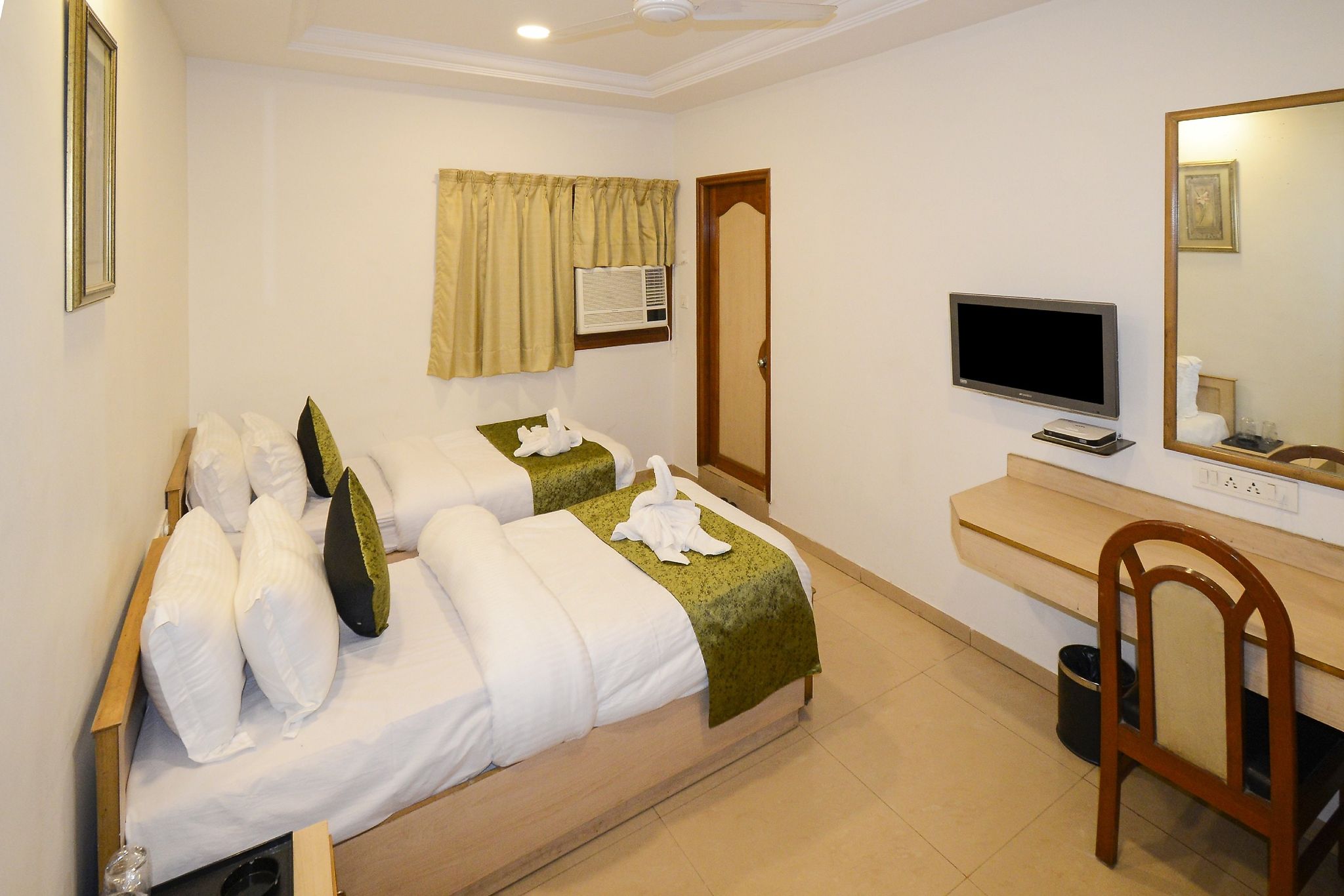 Deluxe Twin Bed Room