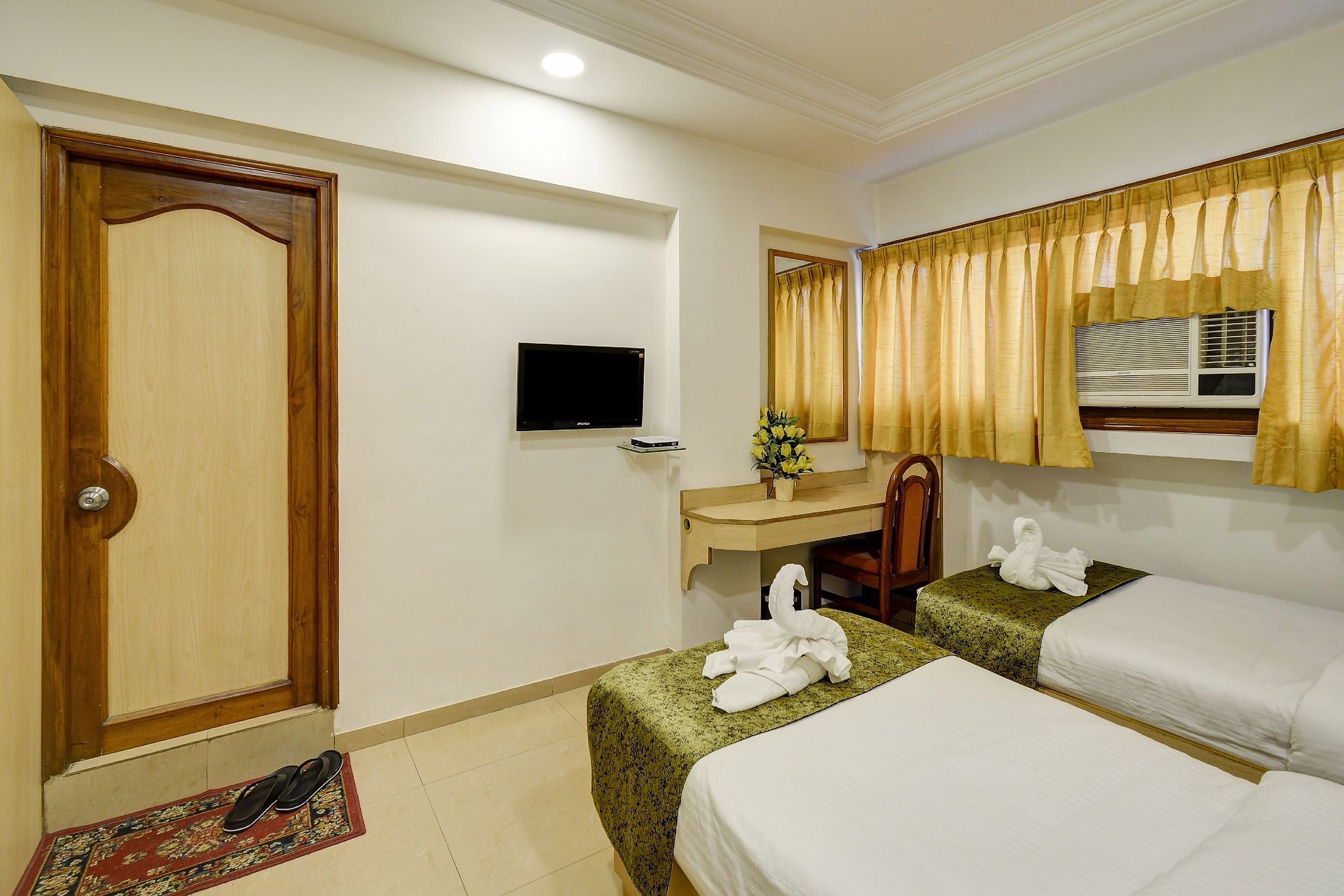 Deluxe Twin Bed Room