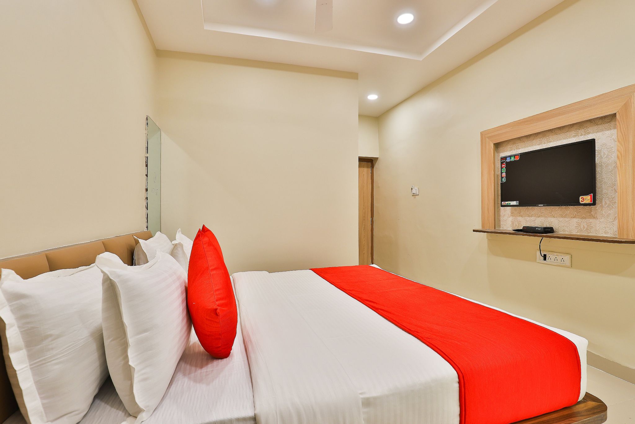 Hotel Sunsarovar Deluxe AC Room 7