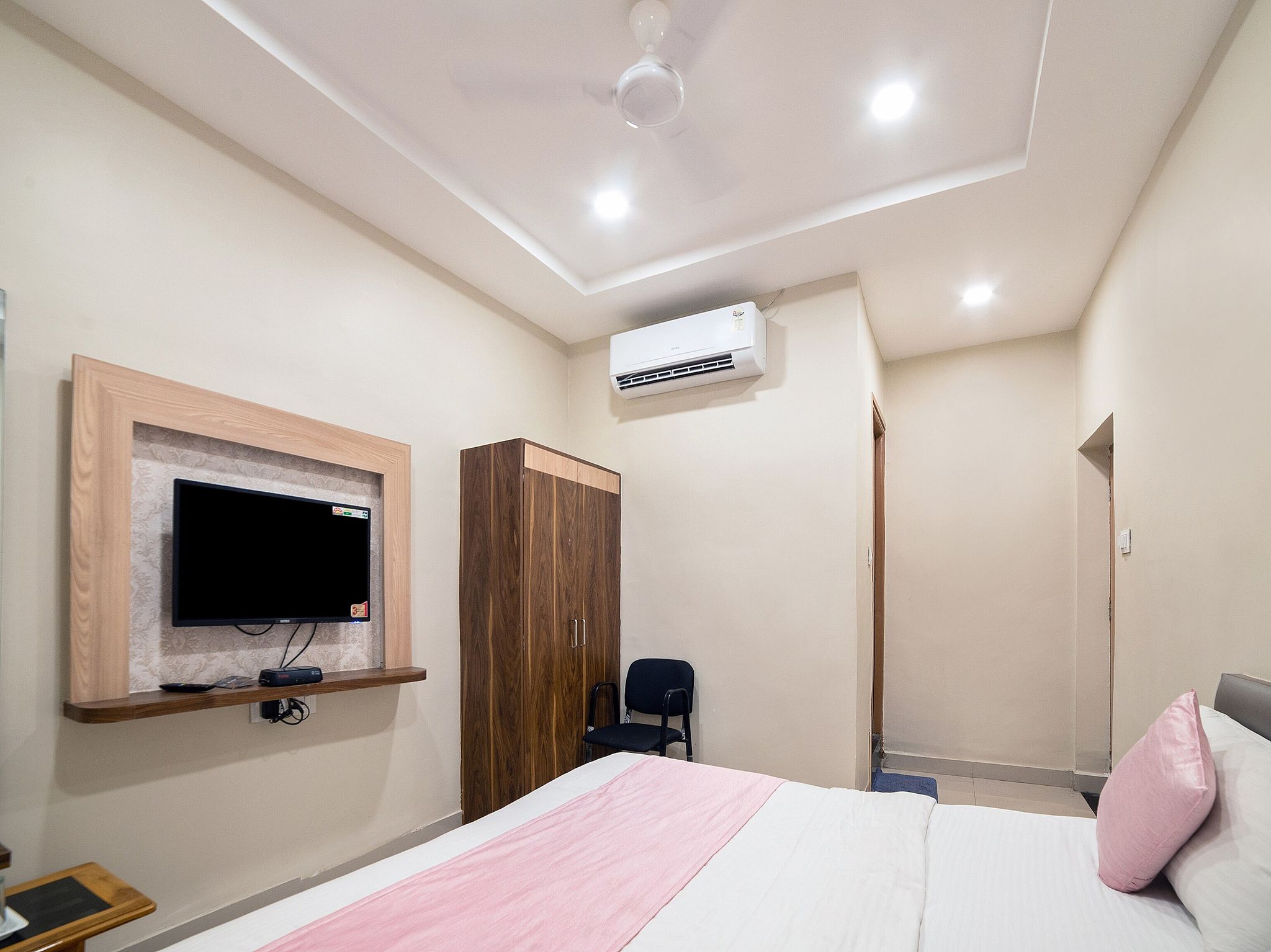 Hotel Sunsarovar Deluxe AC Room 5