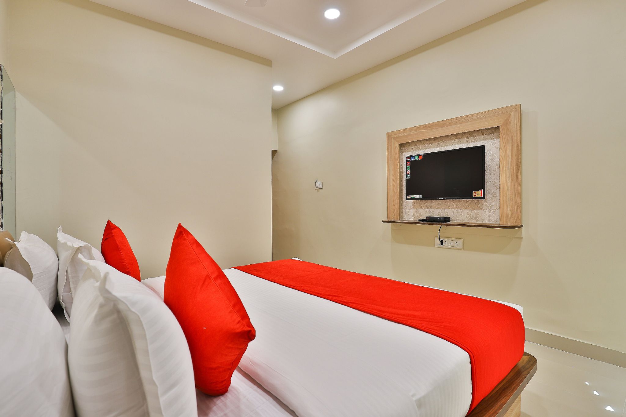 Hotel Sunsarovar Deluxe AC Room 6