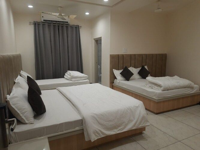 Supper Deluxe Six Bed AC Room