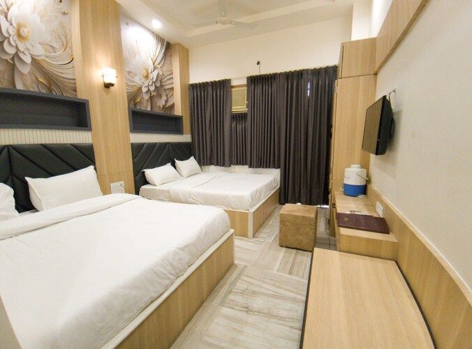 Supper Deluxe Six Bed AC Room