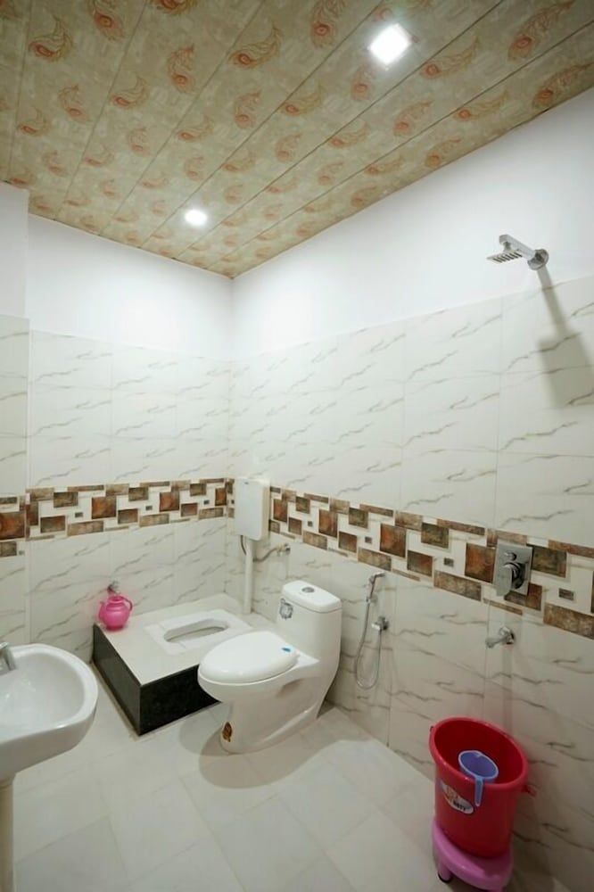 Hotel Alishaan Standard Double Room 7