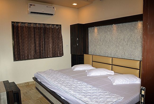 Luxury Ac Three Bed Room