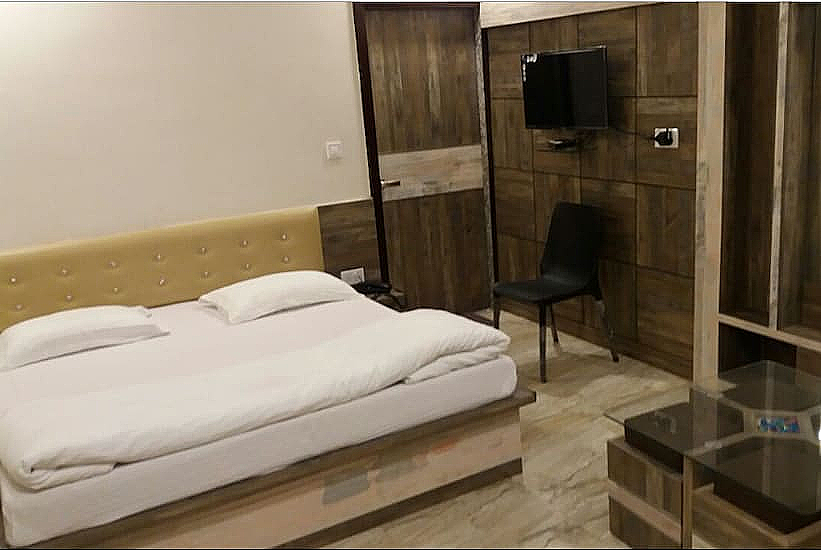 Luxury Ac Three Bed Room