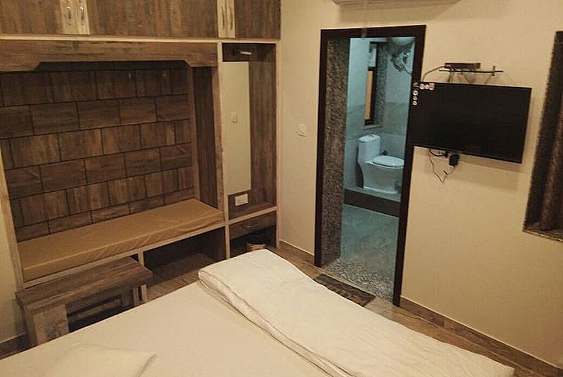 Luxury Ac Double Bed Room