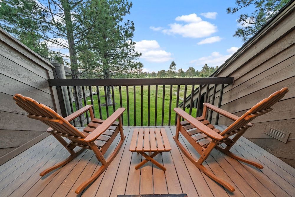 Sunriver Resort Room, 1 King Bed 4