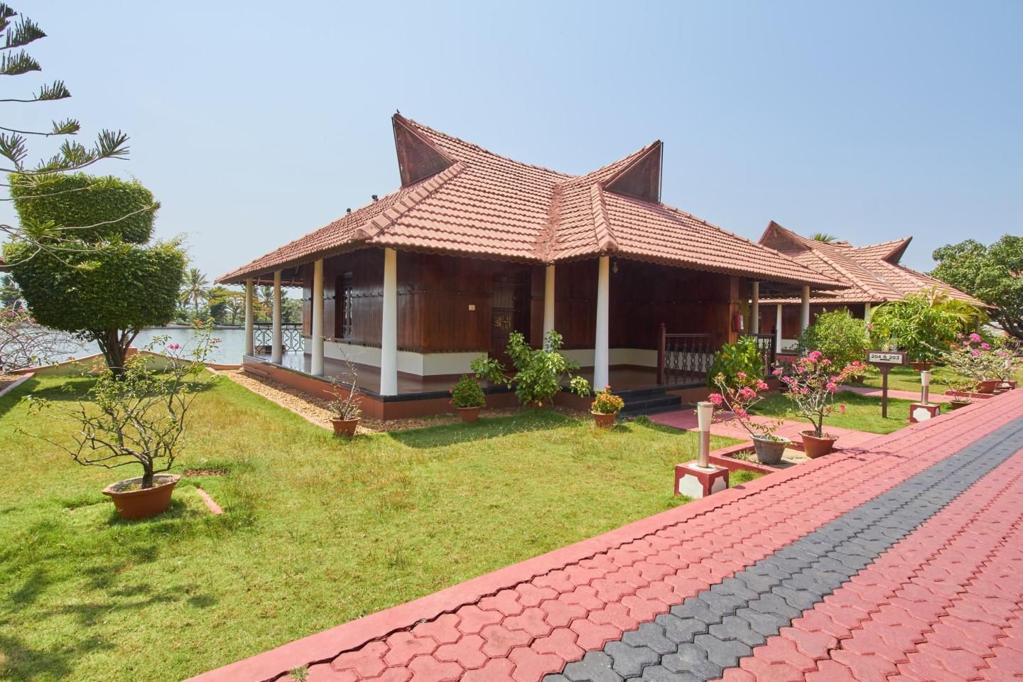 undefined Sterling Lake Palace Alleppey 8