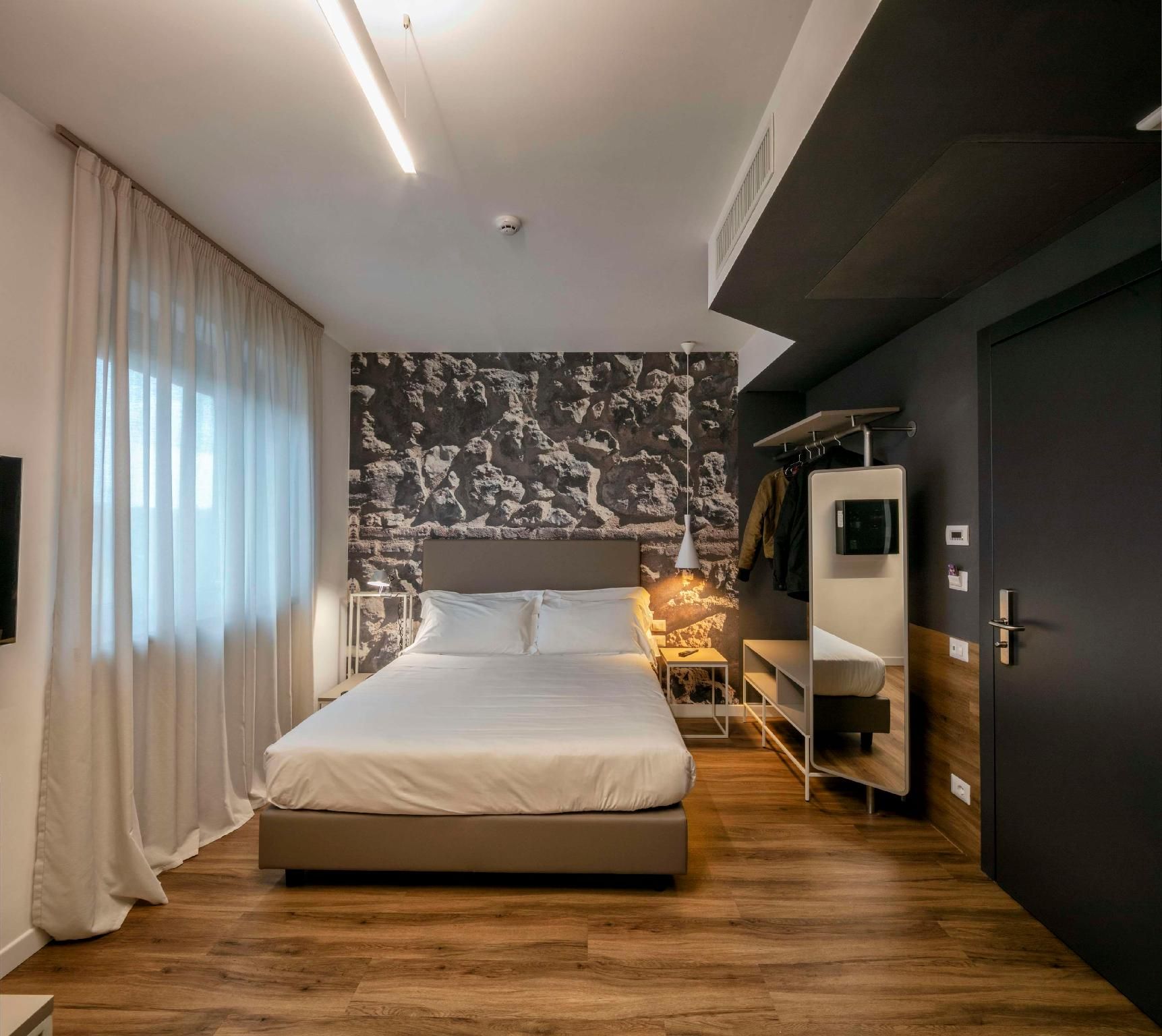 1 Queen Bed, Non-Smoking, Standard Room