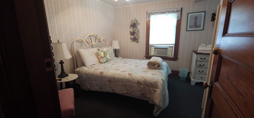 Old Orchard Beach Inn Deluxe Room