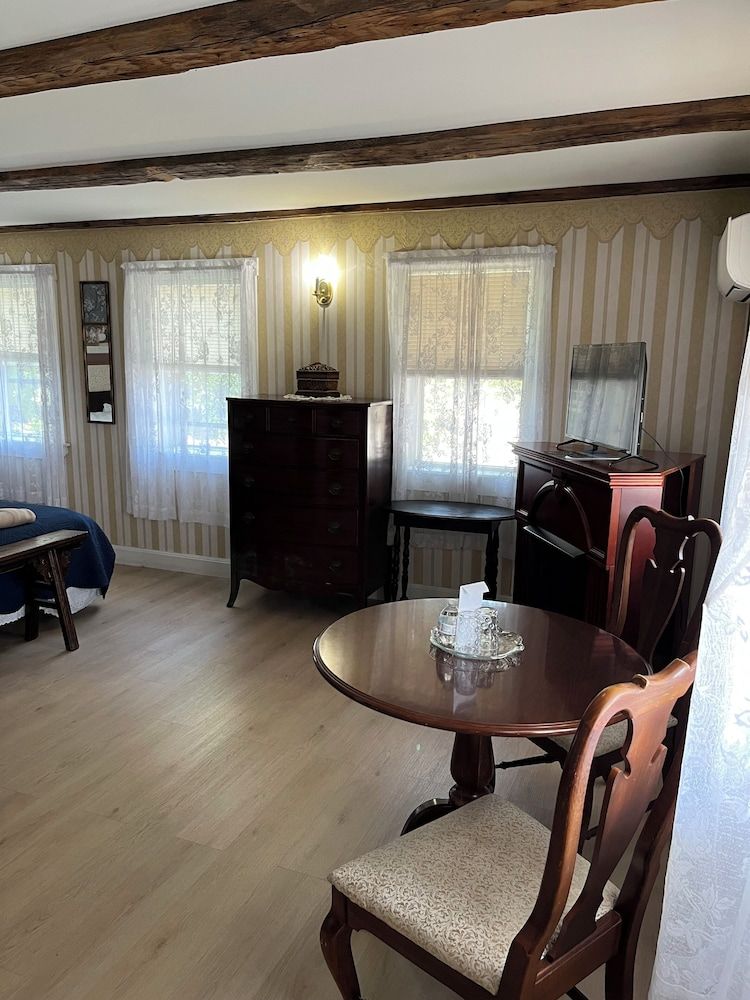 Old Orchard Beach Inn Standard Double Room, 1 King Bed 17