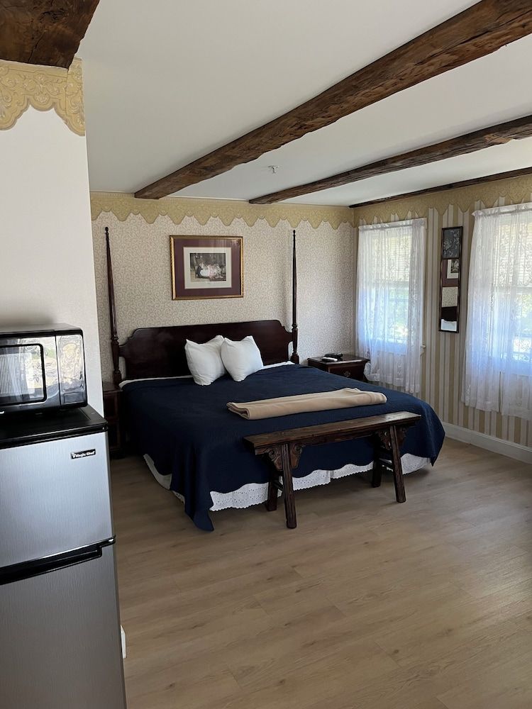 Old Orchard Beach Inn Standard Double Room, 1 King Bed 2