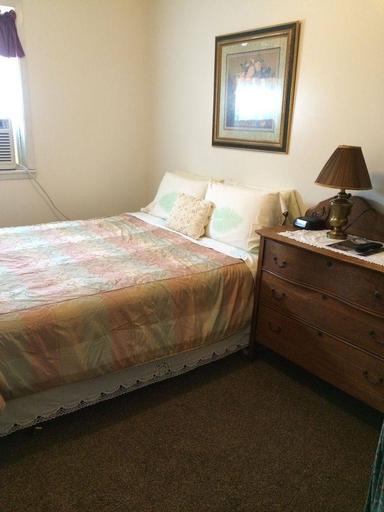 Room (Room #11, Queen Bed)