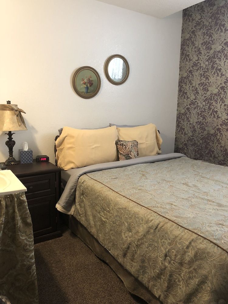 Room (Room #10, Queen Bed)