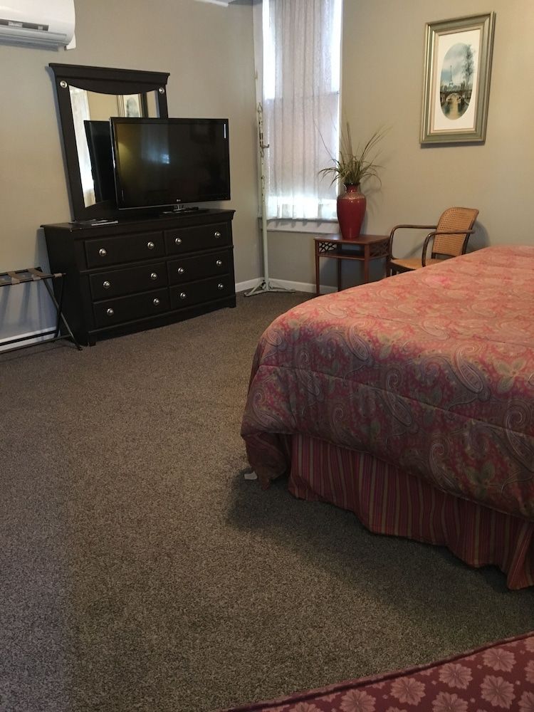 The Courtland Hotel and Day Spa Room ( Room #15, King Bed) 2