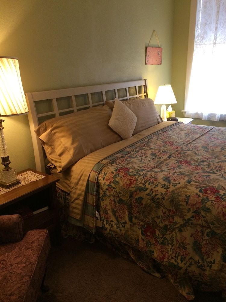 The Courtland Hotel and Day Spa Room (Room #16, King Bed) 2