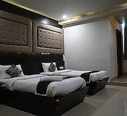 Deluxe Twin Bed Room